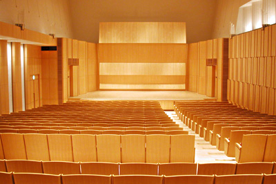 名取市文化会館中ホールにて高校生3年生向けの接遇マナー研修を行ってきました。